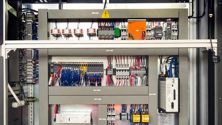 sistema-di-automazione-industriale-plc-uno-sguardo-allinterno-dellecosistema-roboze-automate_1619518727_638704825839423591.jpg